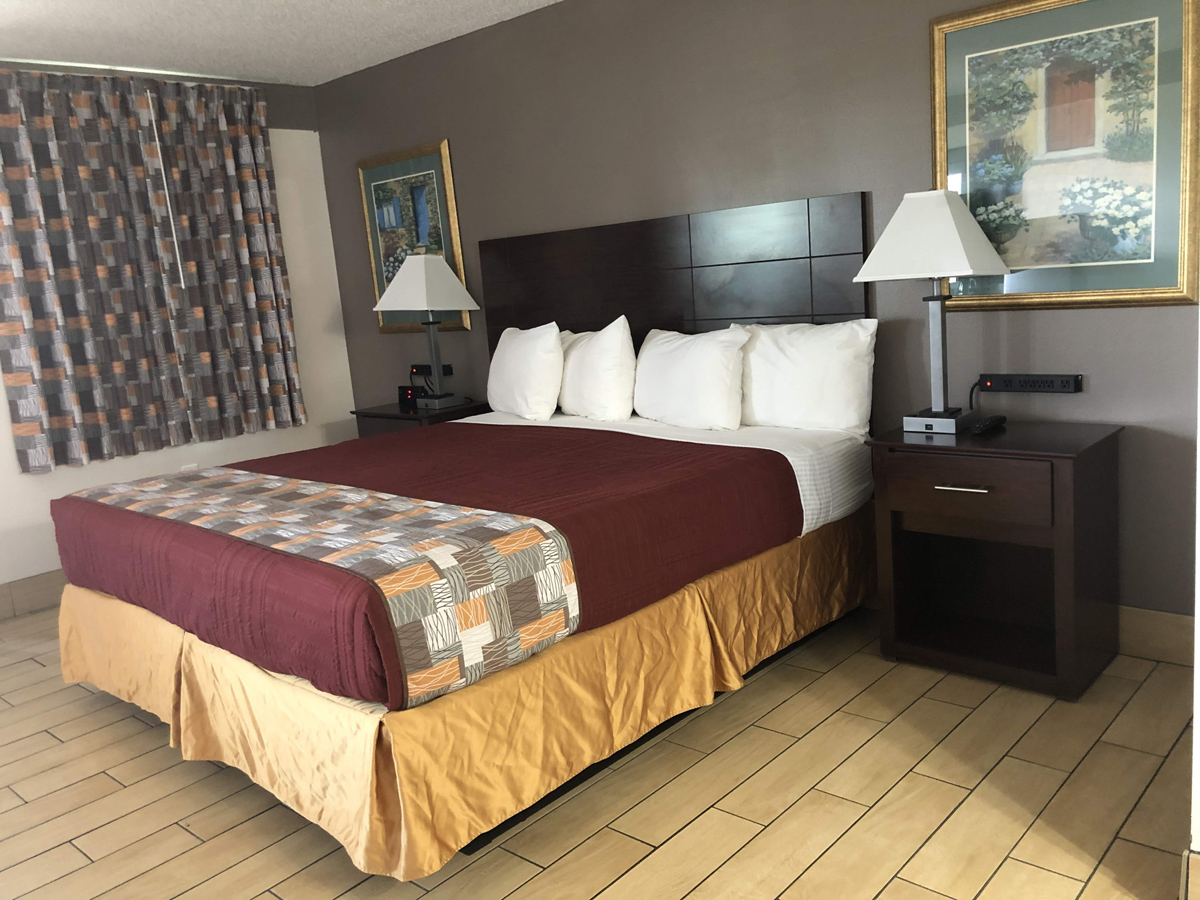Standard Room One King Bed